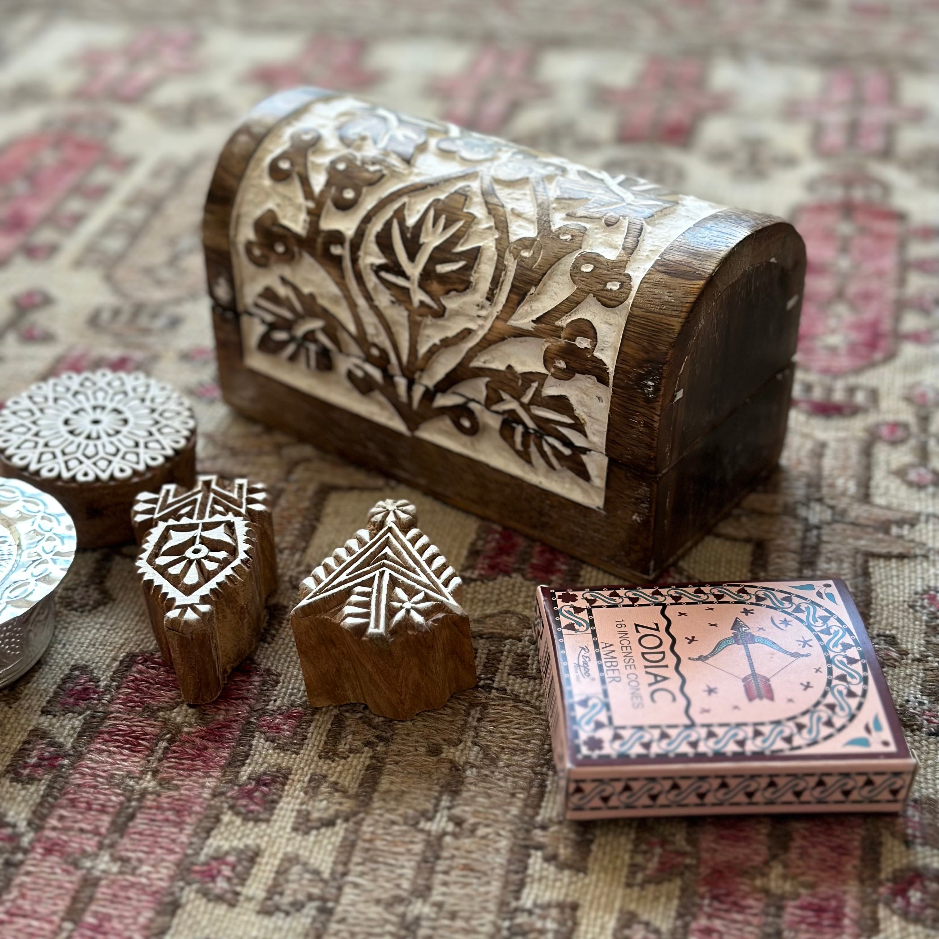 アンティーク　木箱　手彫り彫刻品　木曽檜 アンティーク 木箱 手彫り彫刻品 木曽檜 【公式通販】