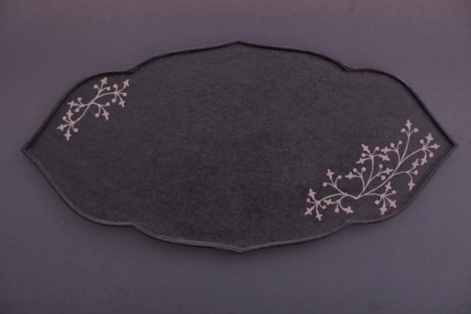 蝶野秀紀 輪花皿 葉 上絵(カリフラワー)黒 中長