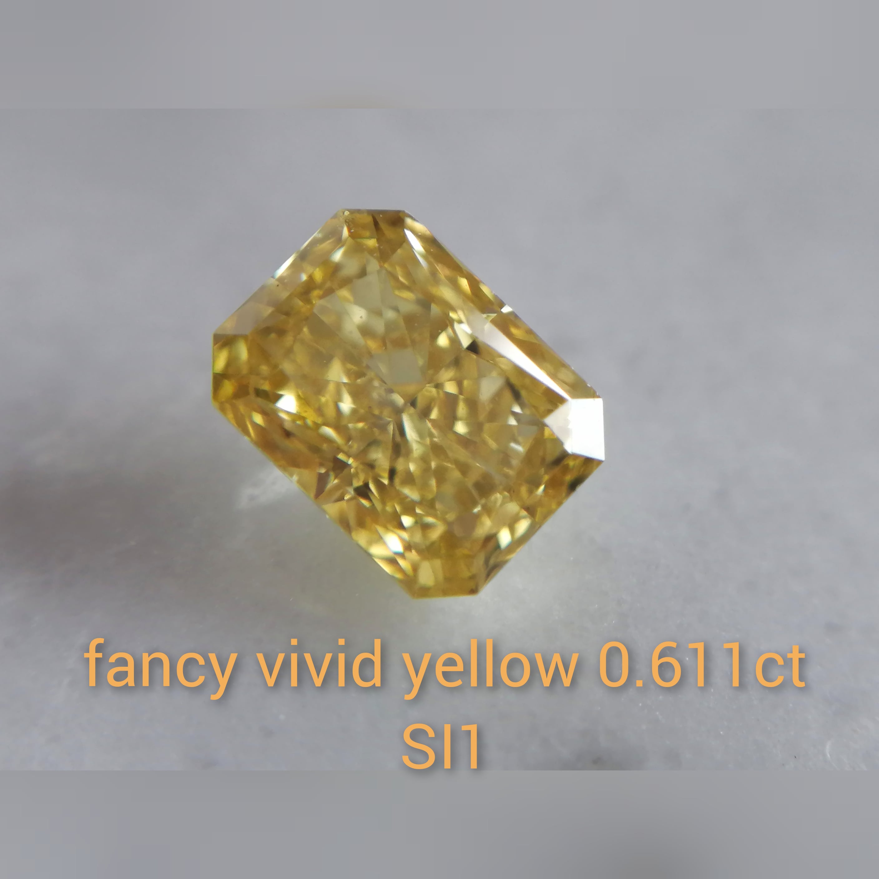 イエローダイヤモンドルース 0.611ct fancy vivid yellow SI1(CGL