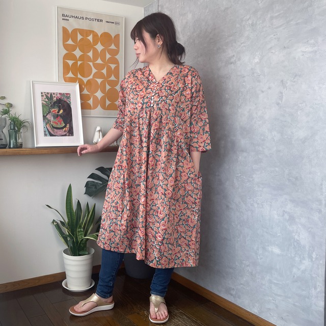 Vネックギャザーワンピース＜GIM/296・グリーン