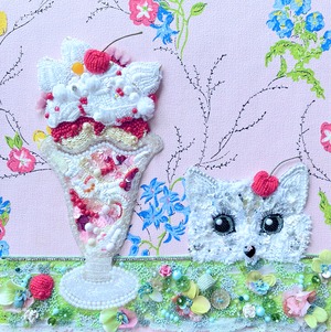 ビーズ 刺繍　"猫とパフェ"