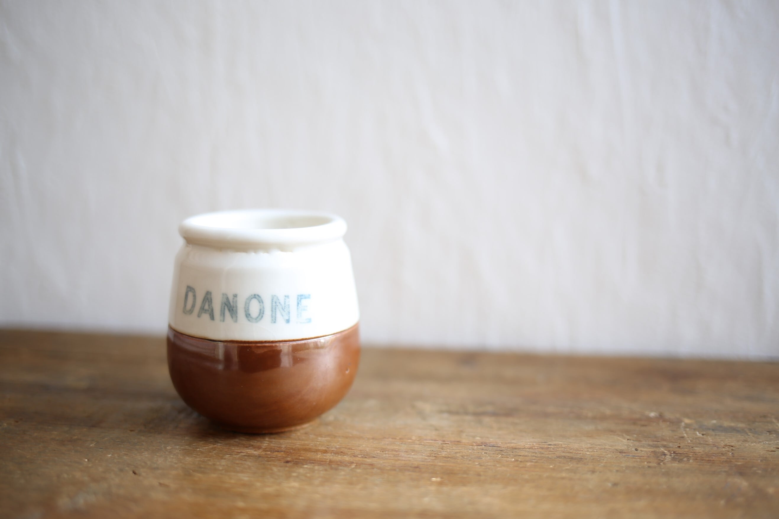 フランス アンティーク ダノン ヨーグルトポット、パニエ ２点セット フランス アンティーク 『DANONE』ダノン 陶器製 ヨーグルトポット N
