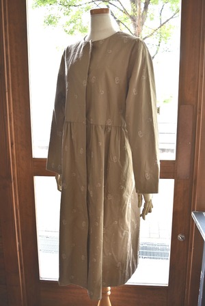 Rijoui(リジュイ) 22A/W ウィンタークローバー刺繡のワンピース風コート