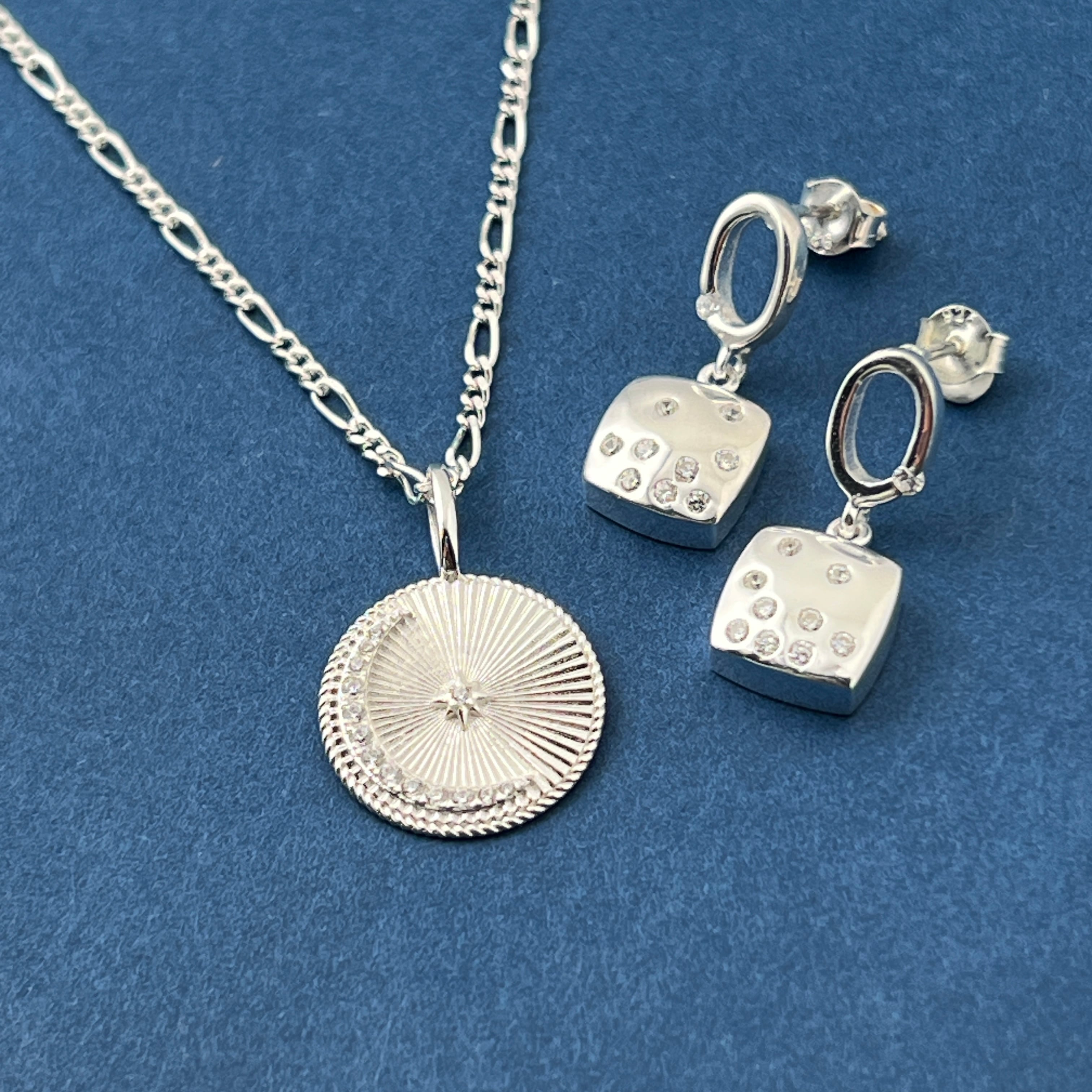 三日月 と 星 の コイン ネックレス 月星 with フィガロチェーン