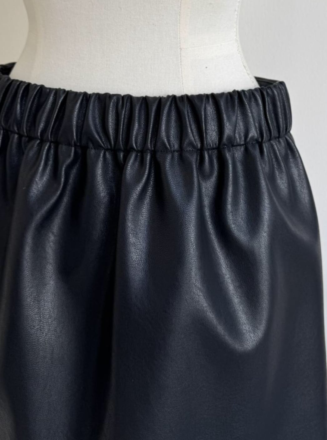 【anana】フェイクレザーミニスカート a89-041