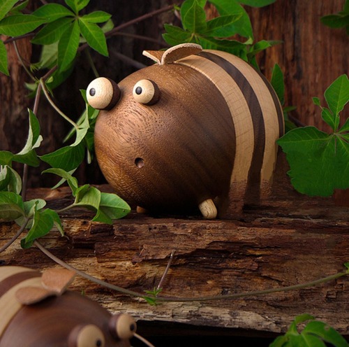 天然木 ミツバチ型 つまようじホルダー つまようじケース 木製 蜂 収納 キッチン雑貨 ナチュラル かわいい インテリア