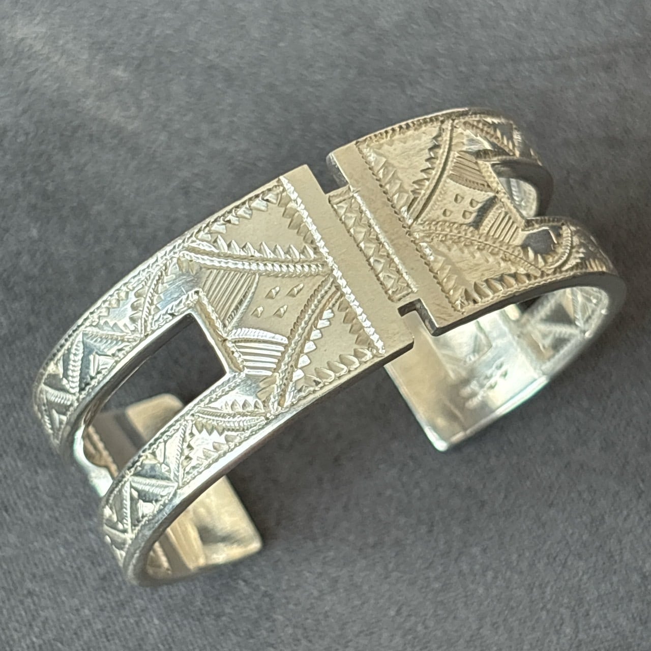 トゥアレグ バングル 楽天市場】Adawat'n Tuareg アダワットゥン トゥアレグ バングル