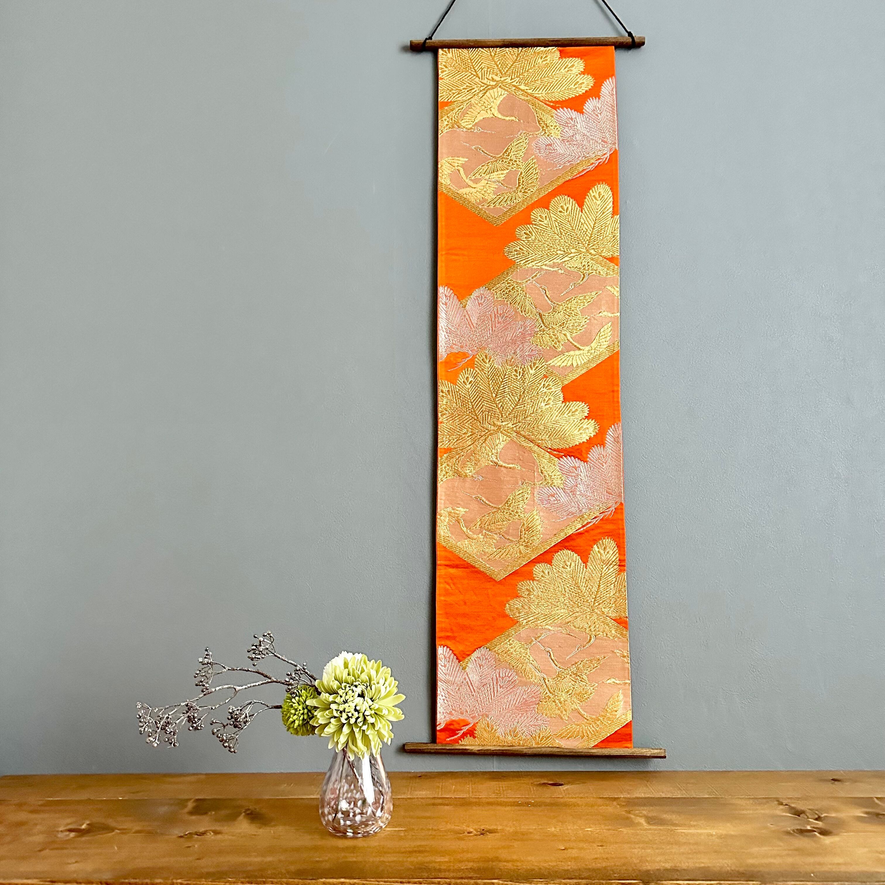 モクレンと石化柳を縁起良く 南天や若松を束ねた 和モダンなお正月飾り