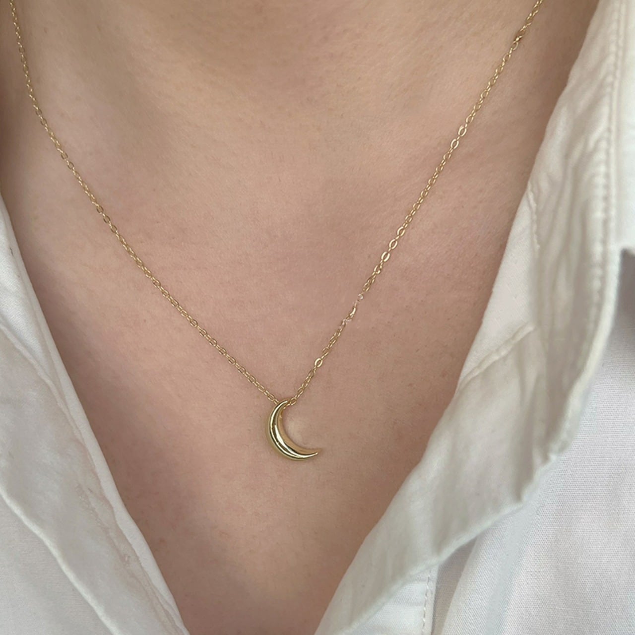 yione月ゴールドメッキネックレス