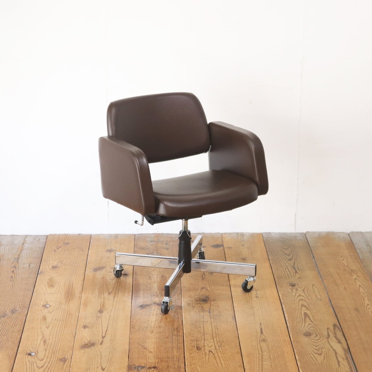 レトロ キャスターチェア アーム オフィス家具 回転 リクライニング 昇降 合皮 レザー 茶 UCHIDA/PKK27182