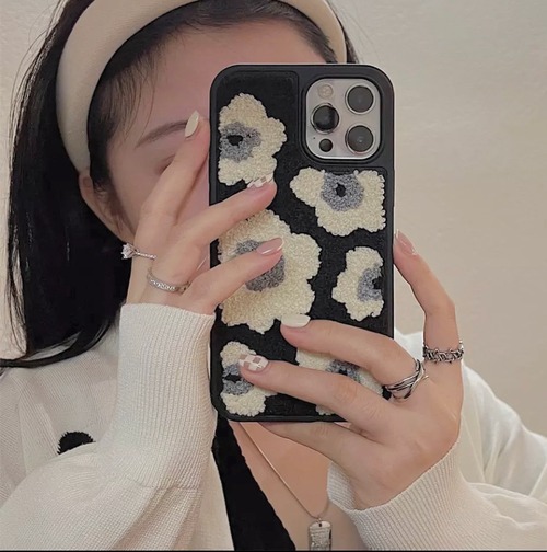 送料無料【予約商品】　(0114）フラワー　モノトーン　ぬいぐるみ　もこもこ　 韓国っぽ　　 iPhoneケース　スマホケース