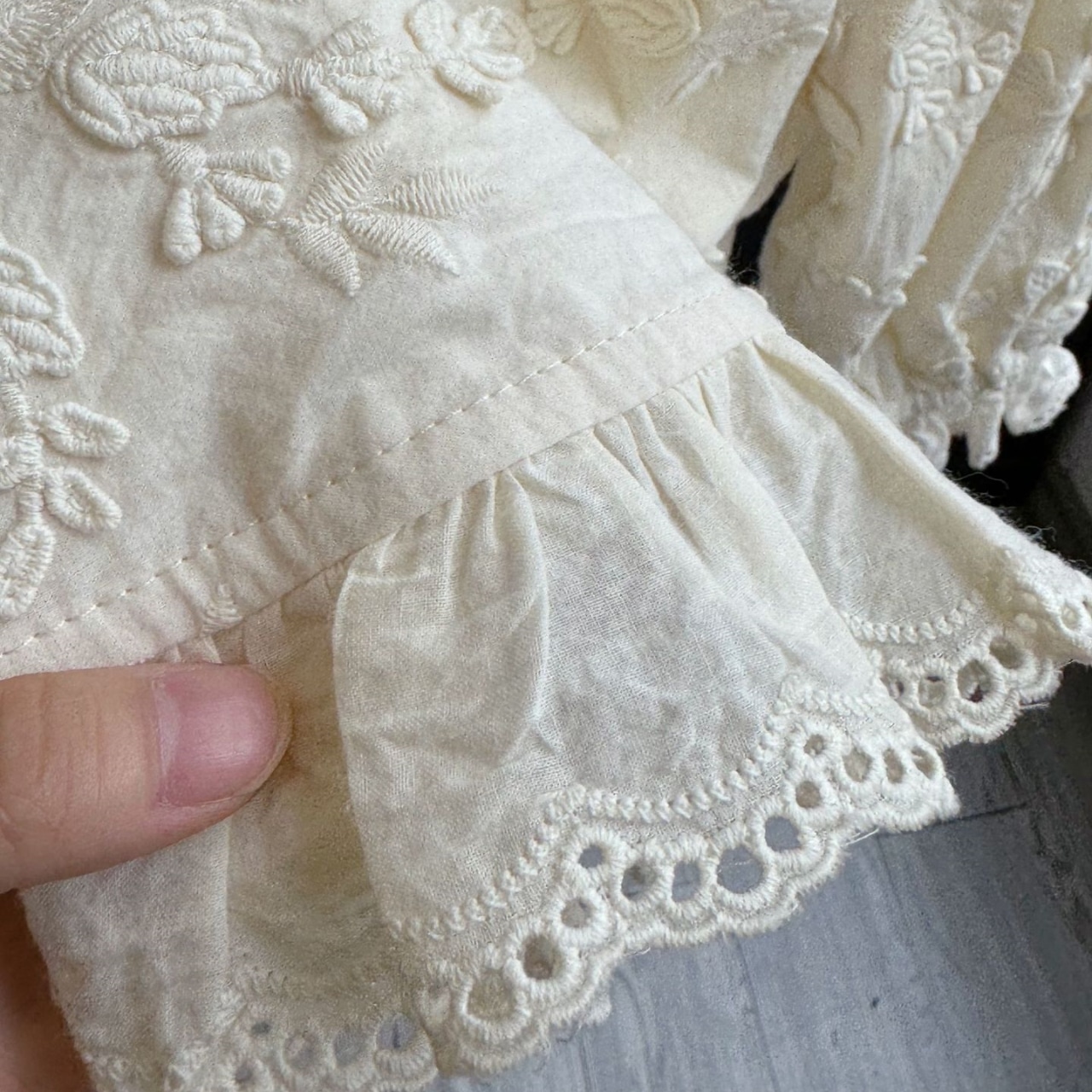 秋花刺しゅうレースブラウス