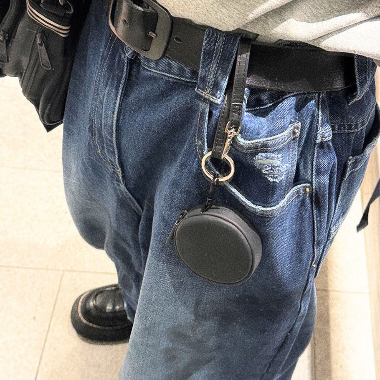 ダーティーダークブルーウォッシュドデニム　1061