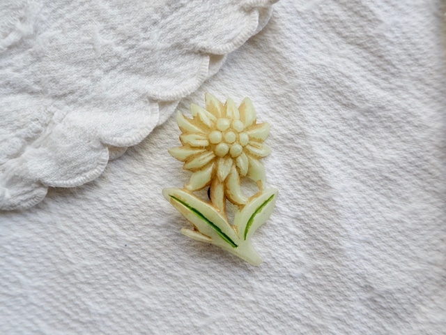 Flower Brooch / Celluloid / FRANCE 1940