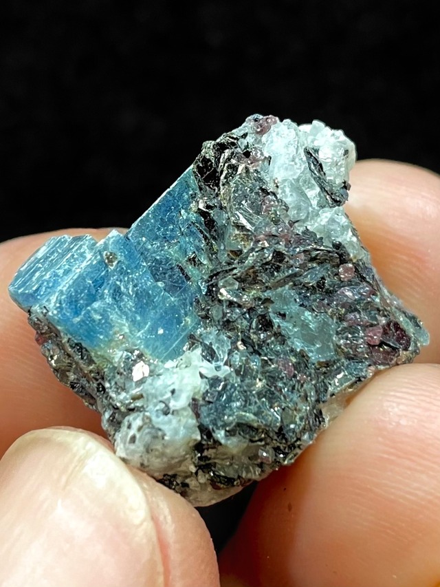 4) ロシア産カイヤナイト