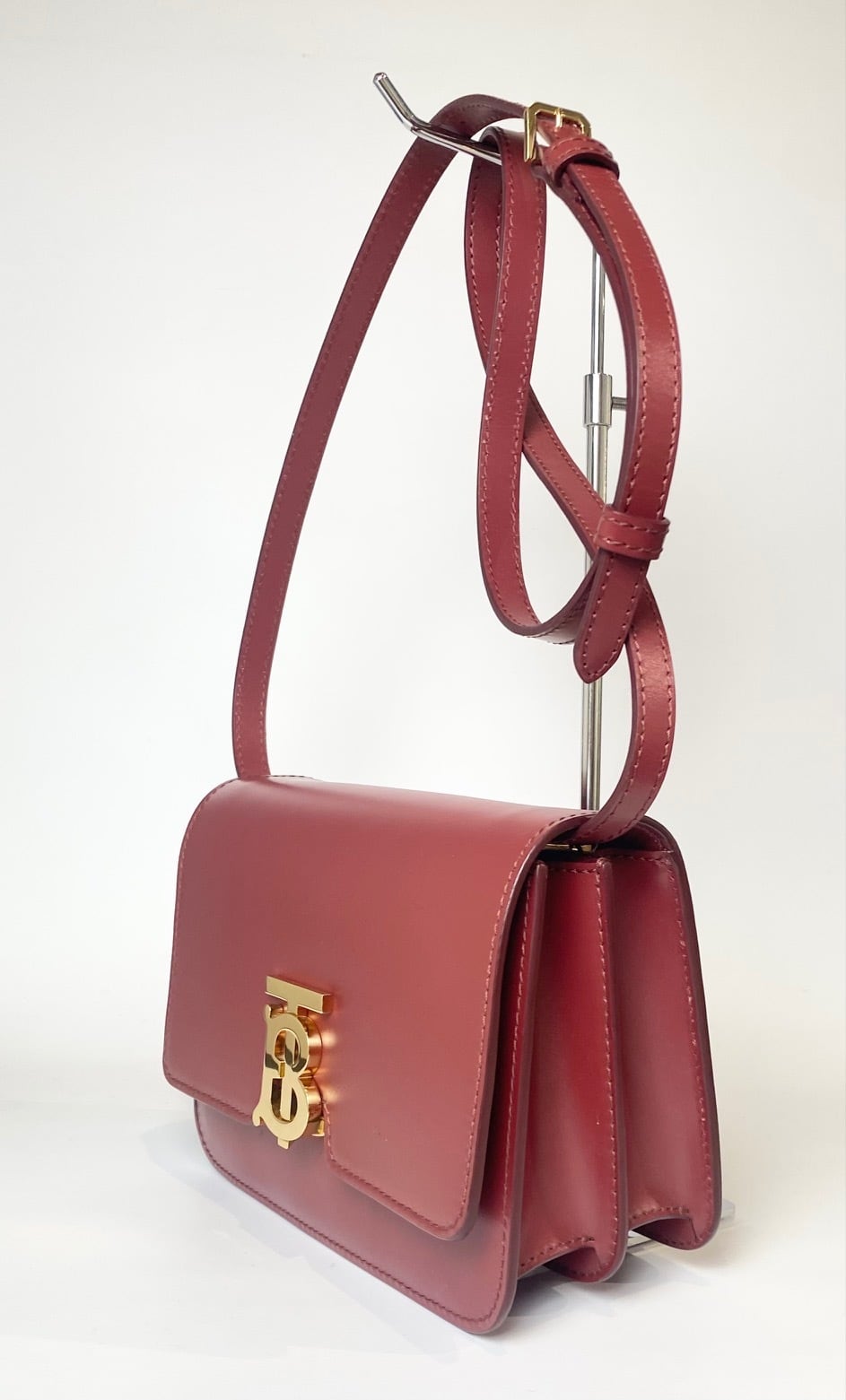 バーバリー ボルドーカラー ショルダーバッグ BURBERRY（バーバリー） ショルダーバッグ レザー ボルドー : ブランド