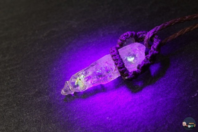 オイルインクォーツ（石油入り水晶）のマクラメネックレス＊ラフロック