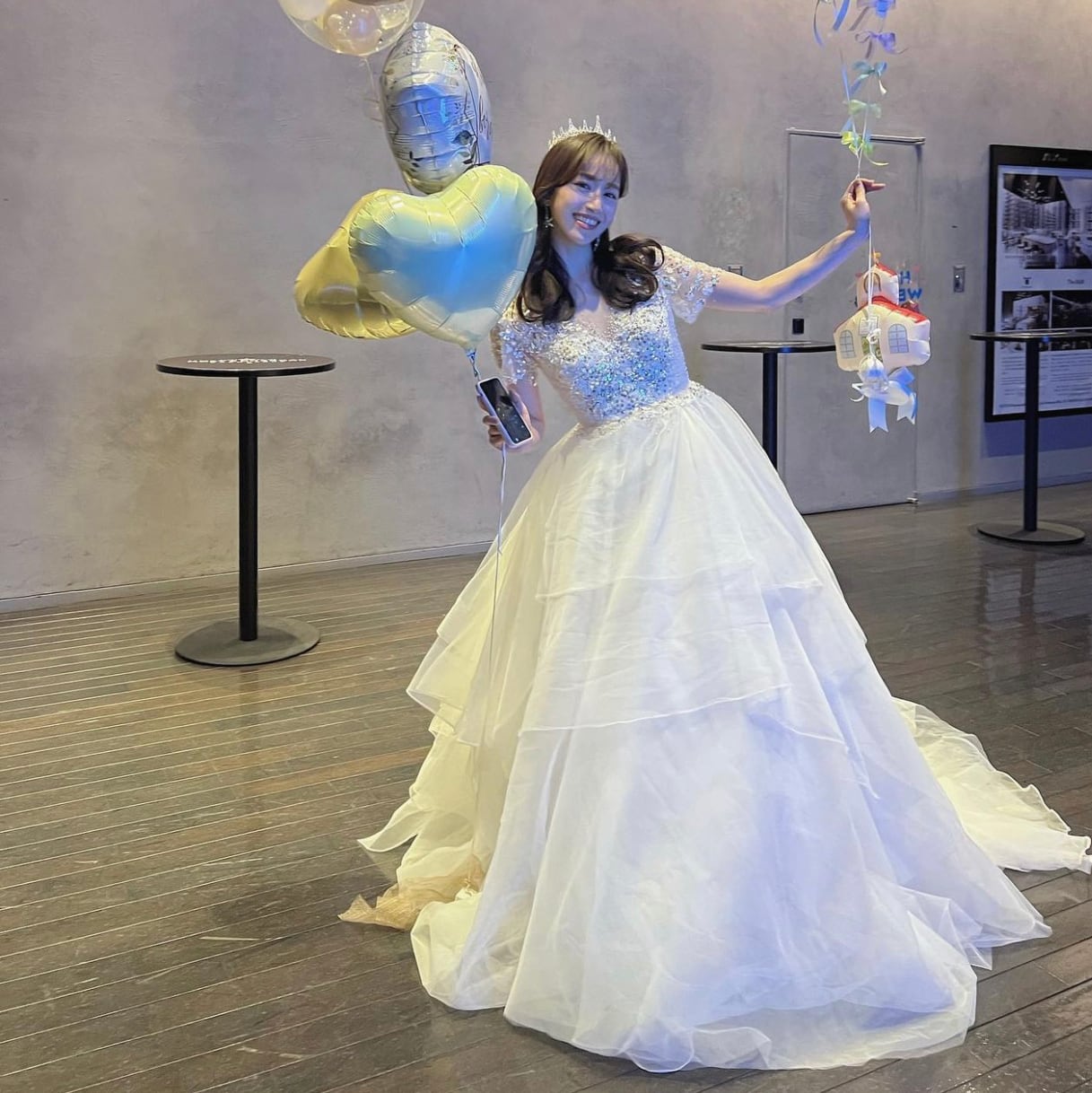 韓国風 スパンコール キラキラ ウェディングドレス Sサイズ