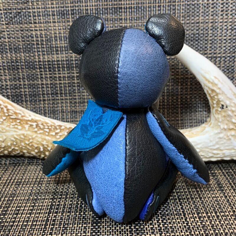 ジビエレザー鹿革ベルベア★端革を使ってアップサイクル「ベルズベア」写真の1点販売です　ブラック&ブルー