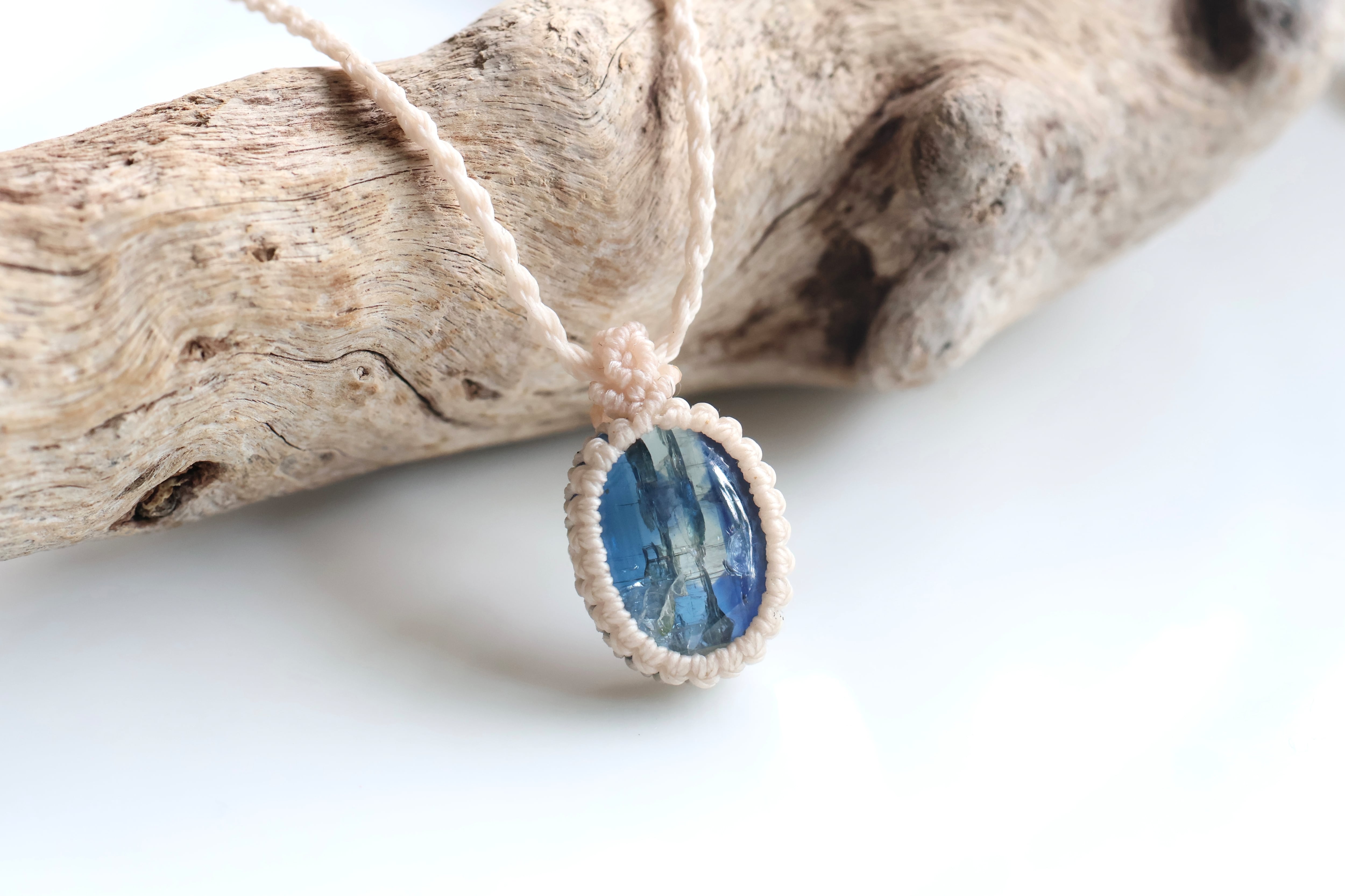 カイヤナイト マクラメ編みネックレス
