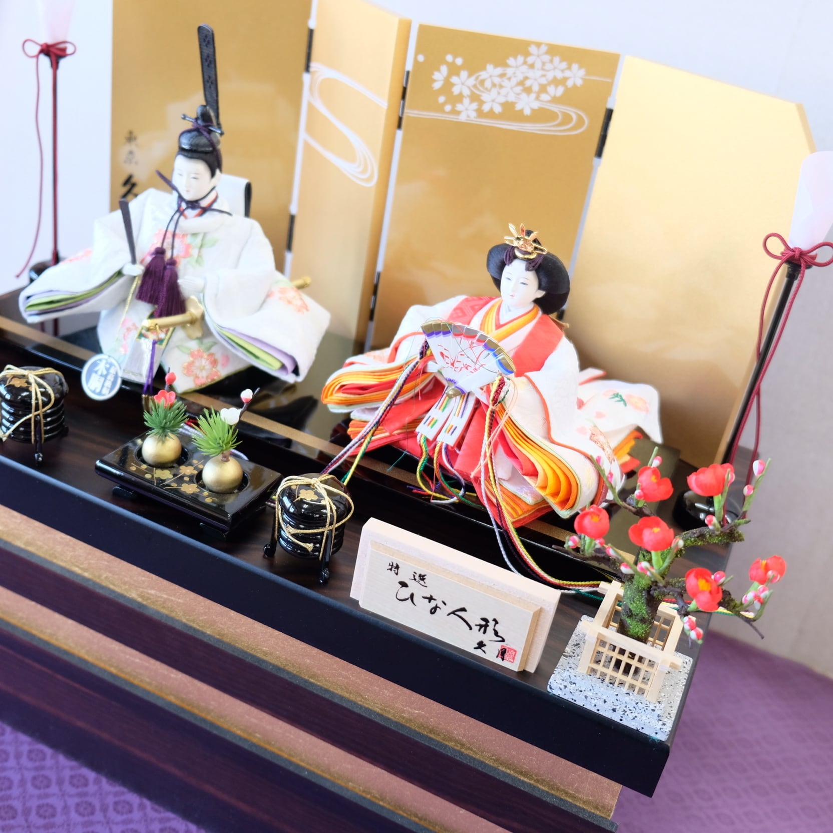 人形の九月屏風と黒檀