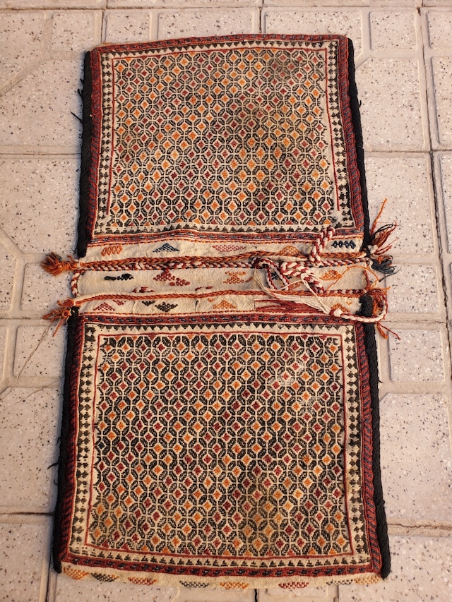 絨毯クエスト44【No.52】ホルジン (60年) ※現在、こちらの商品はイランに置いてあります。ご希望の方は先ずは在庫のご確認をお願いします。