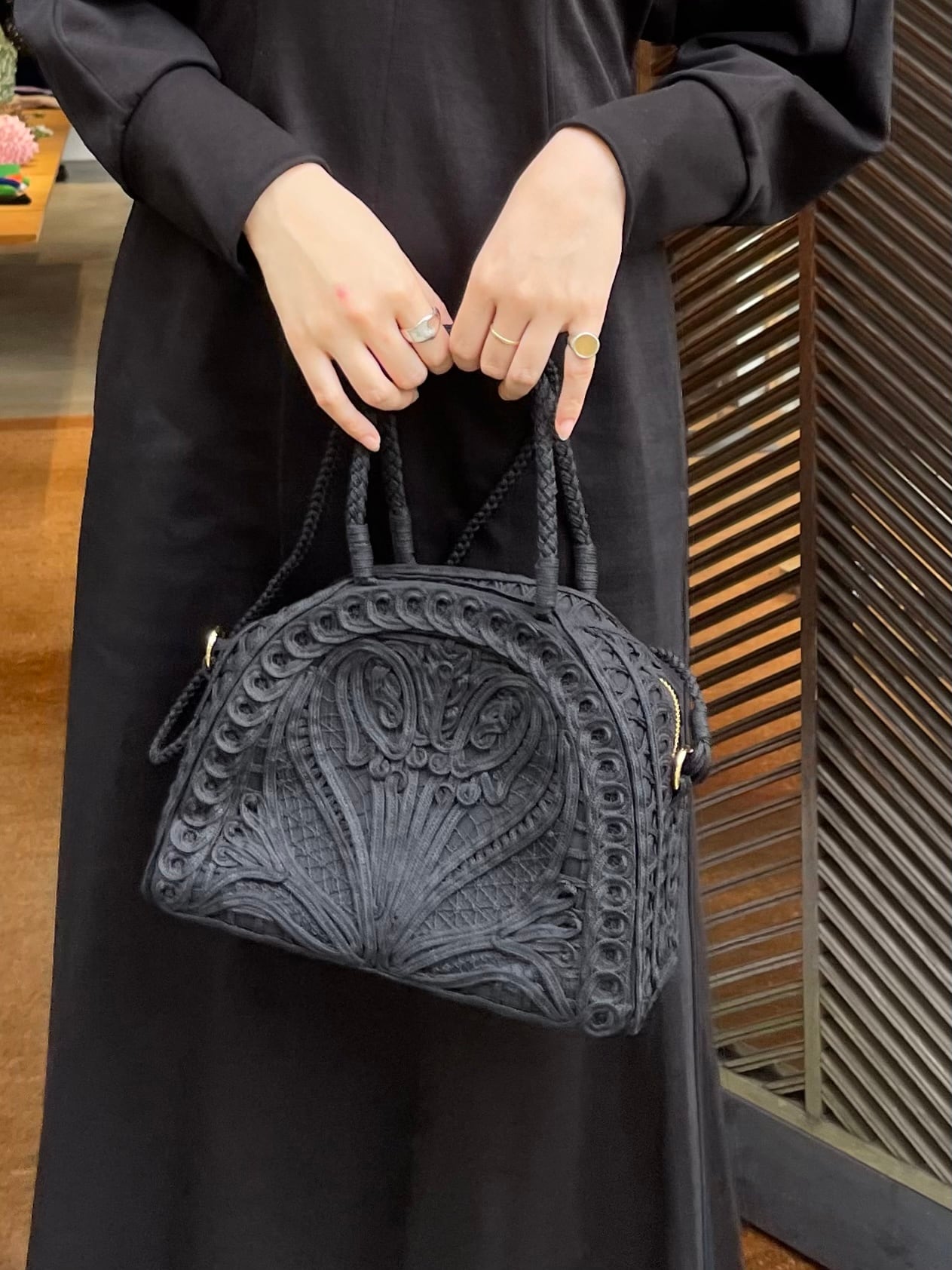 【22AW】Mame Kurogouchi マメクロゴウチ / Cording Embroidery Demi Lune Handbag |  TRENTオンラインショップ　(福岡市セレクトショップ) powered by BASE