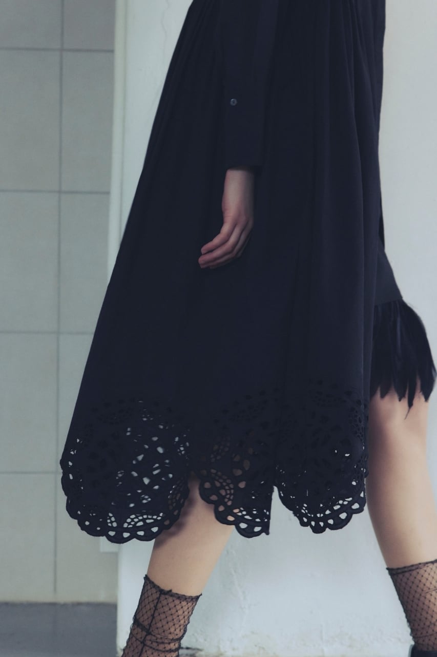 AAYUSHIカットワークレーススカラップパフスリーブワンピース黒フレアアユーシ DRESS | AAYUSHI