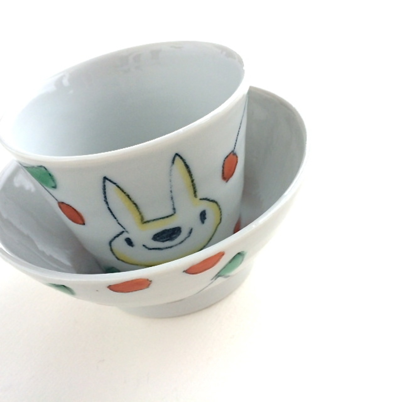 村田菜穂美作　子供用湯呑み　「うさちゃんとさくらんぼ」［2104130000119］
