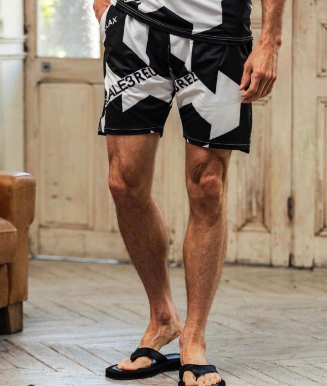 1PIU1UGUALE3 RELAX(ウノピゥウノウグァーレトレ)総柄ラッシュガードハーフパンツ(ブラック/ブルー)