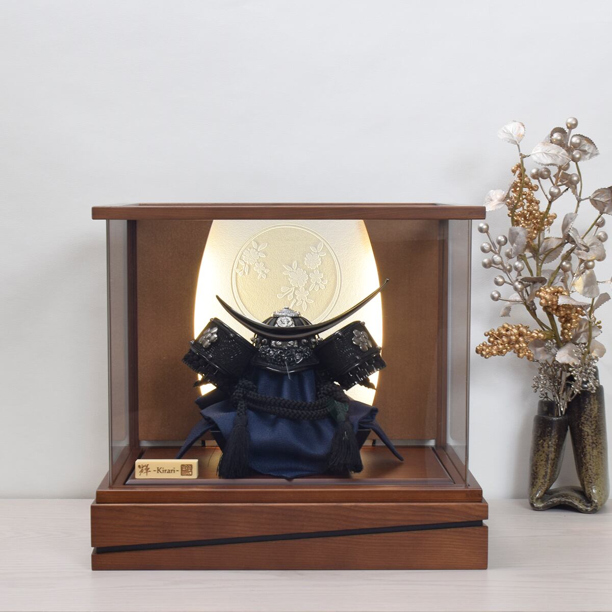 兜飾り【琉麗】伊達政宗|ブラウン木製アクリルケース入り|おしゃれ|モダン|今どき|コンパクト|五月人形|端午の節句|スタイリッシュ