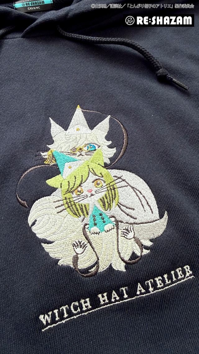 〈とんがり帽子のアトリエ〉ココ猫＆キーフリー猫 刺繍パーカー (Illustrations by 黒ねこ意匠)