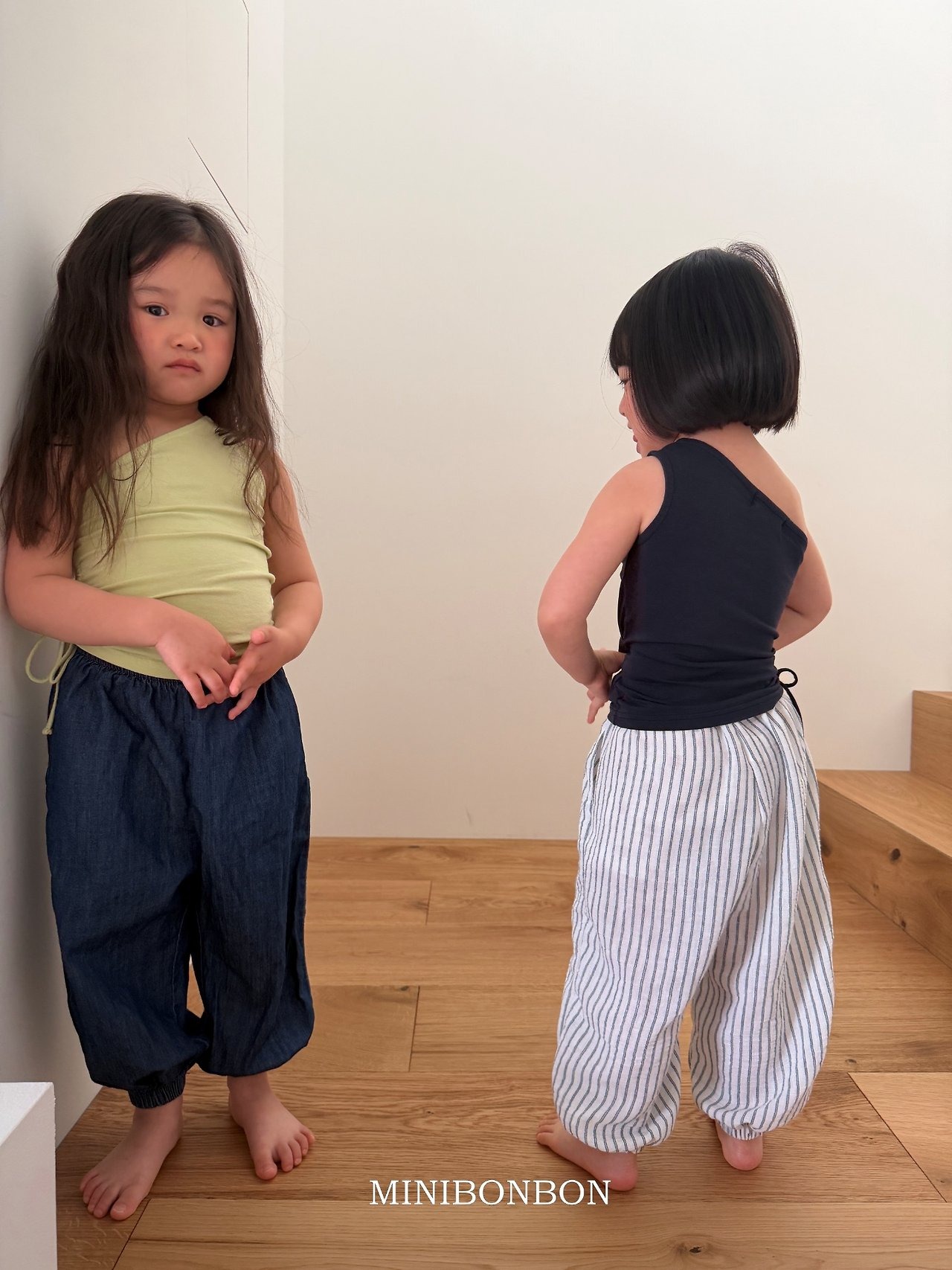 [MINIBONBON] Diagonal Sleeveless (JS) / [미니봉봉] 대각선나시 (JS)