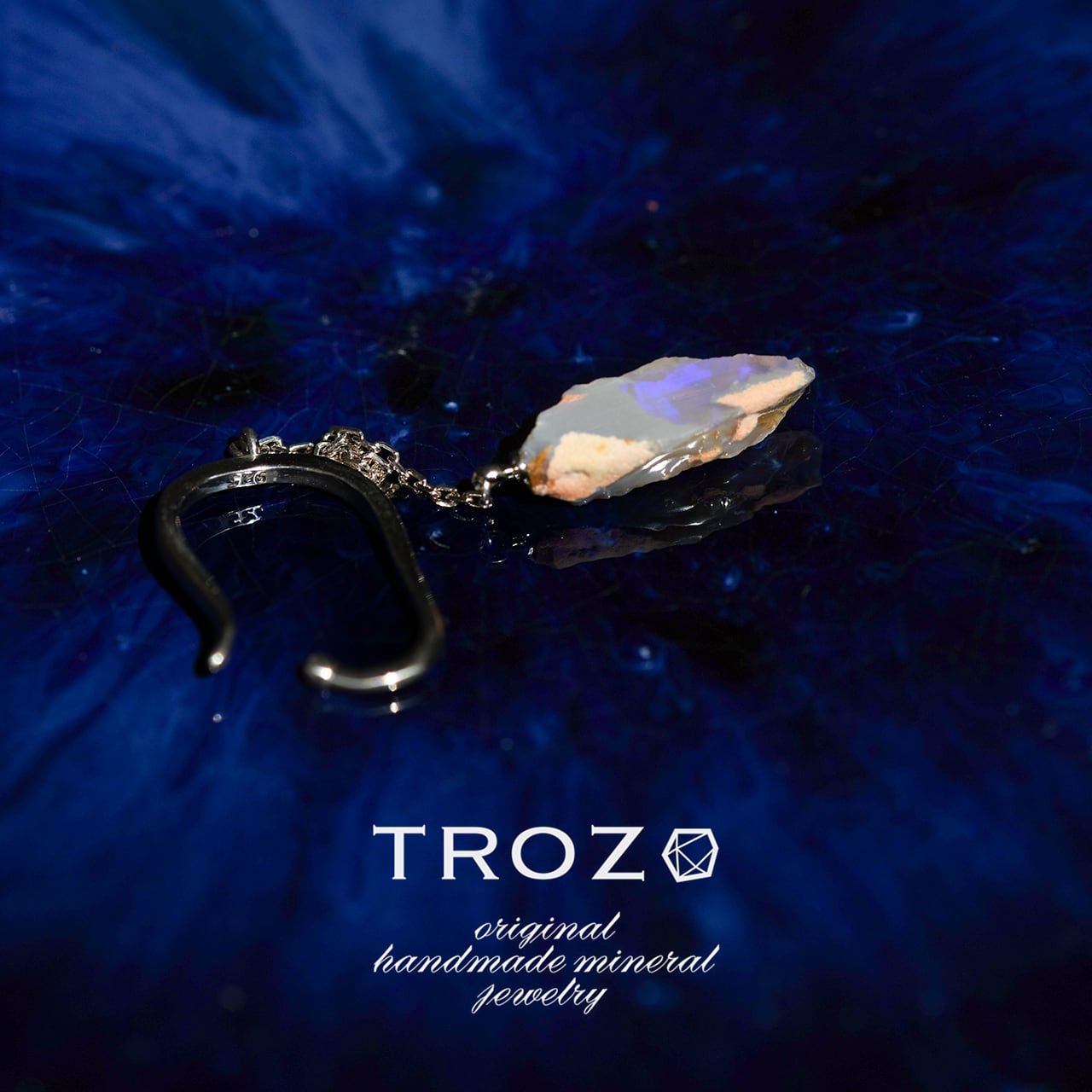 うさねこ◇大粒ブラックオパールピアス✧14kgf うさねこ◇大粒ブラック