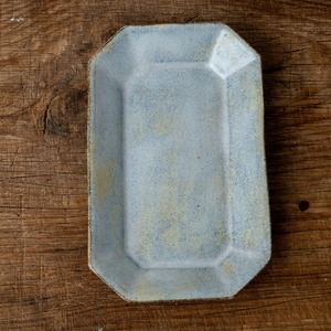 乳濁　隅切り小皿