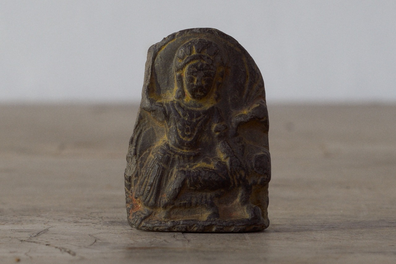 小さな石の仏様 A