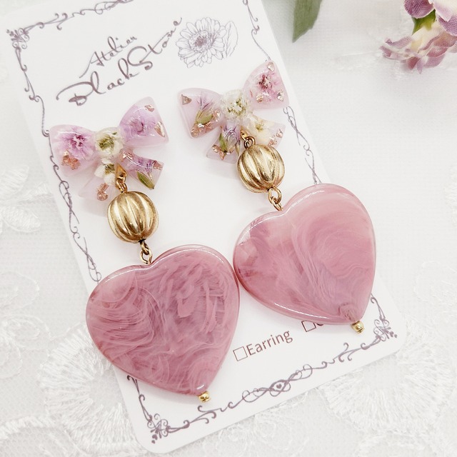 ドライフラワーリボンと大ぶりマーブルハートのピアス/イヤリング【ピンク】