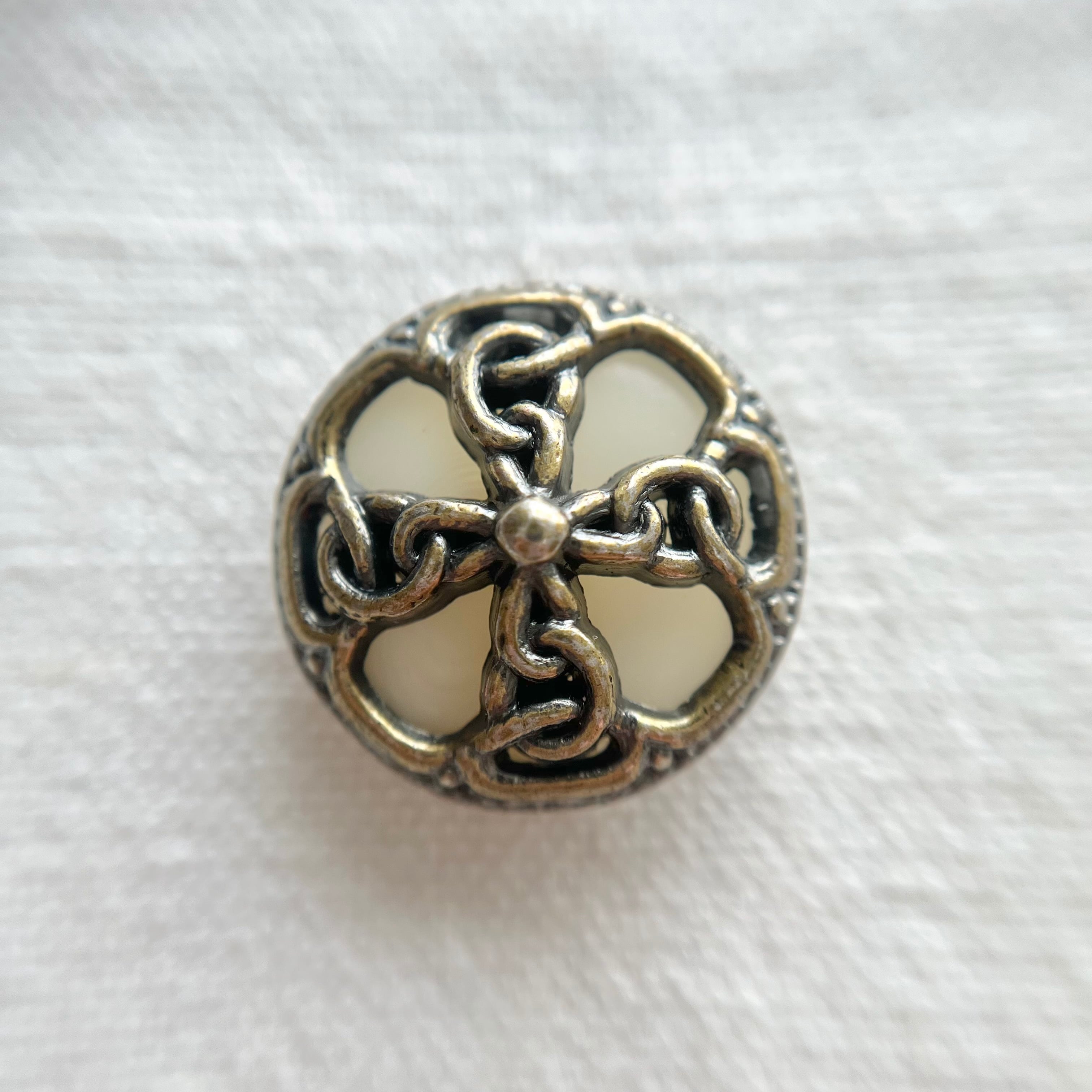 アンティークゴールドクロスフラワー 21㎜