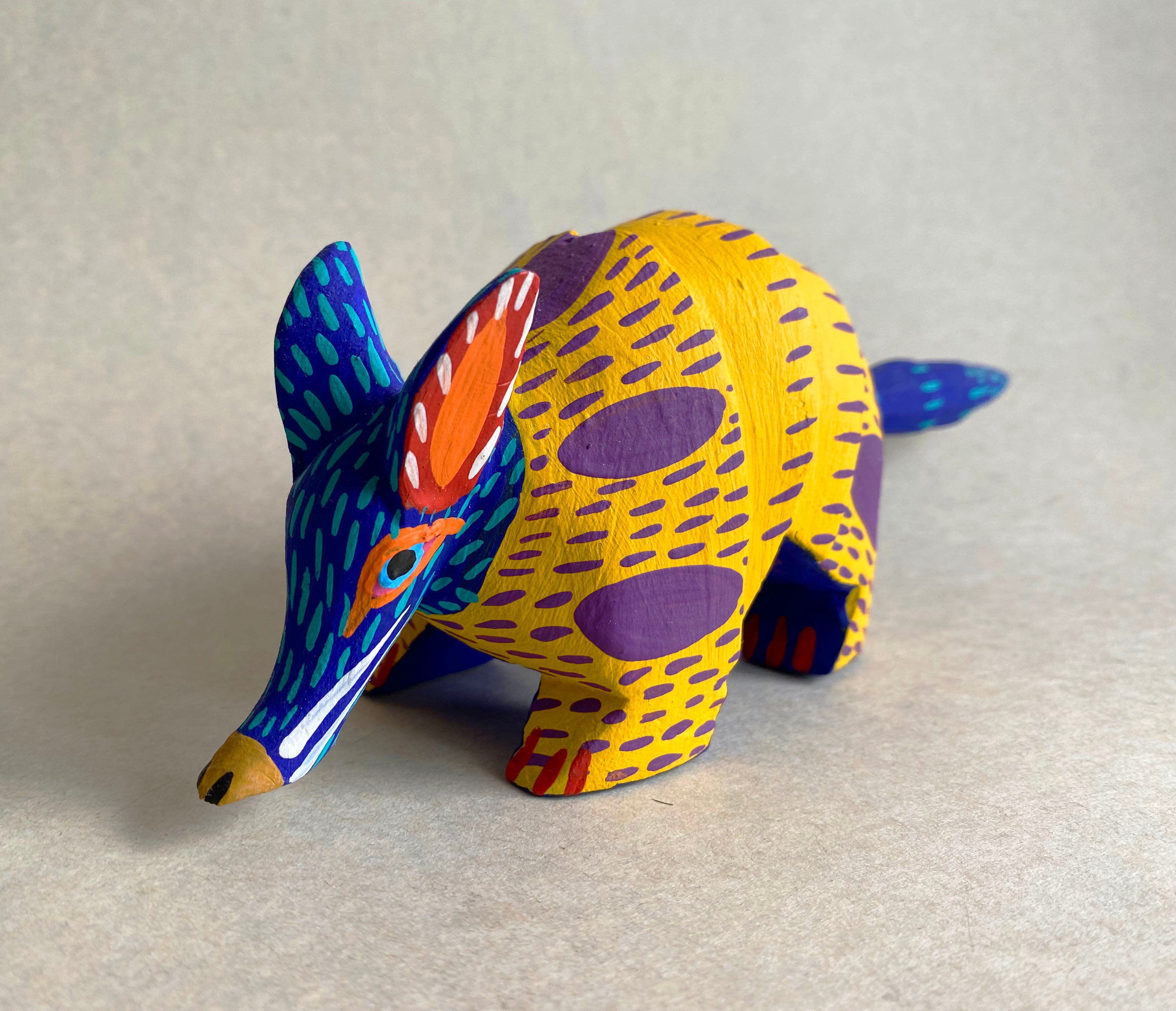 黄色のアルマジロ | LINDARTE