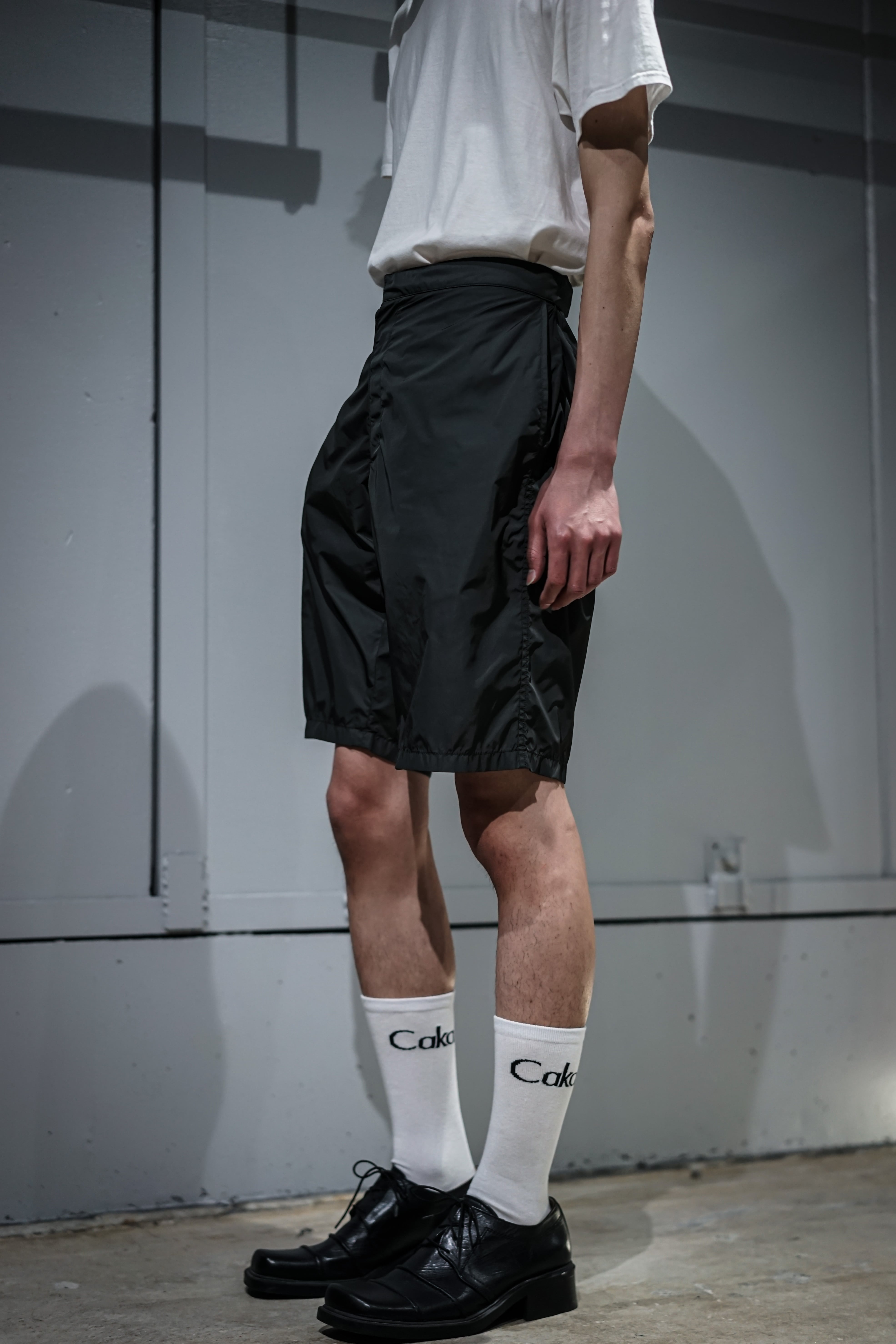 add (C) vintage】“PRADA” Adjuster Gimmick Nylon Short Pants | Caka