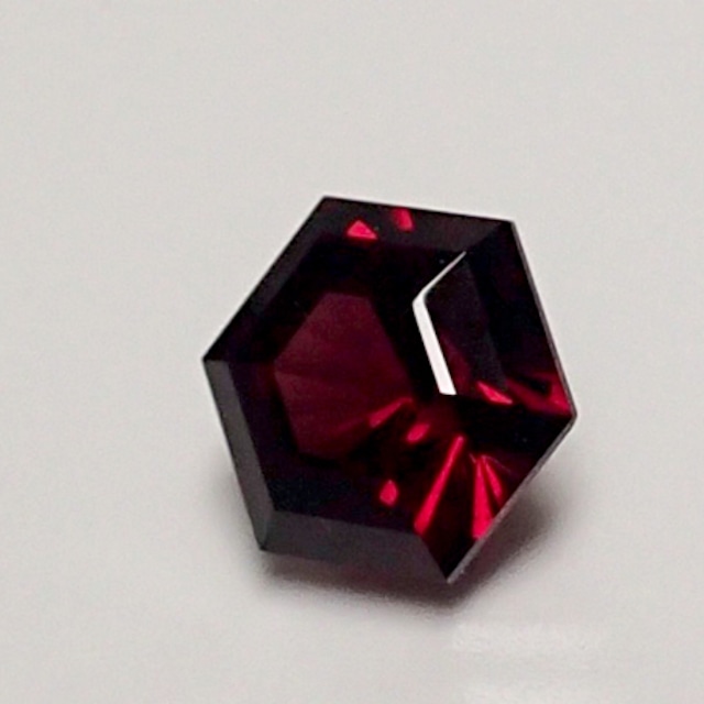 A003 ガーネット（ヘキサゴン）　3.37ct