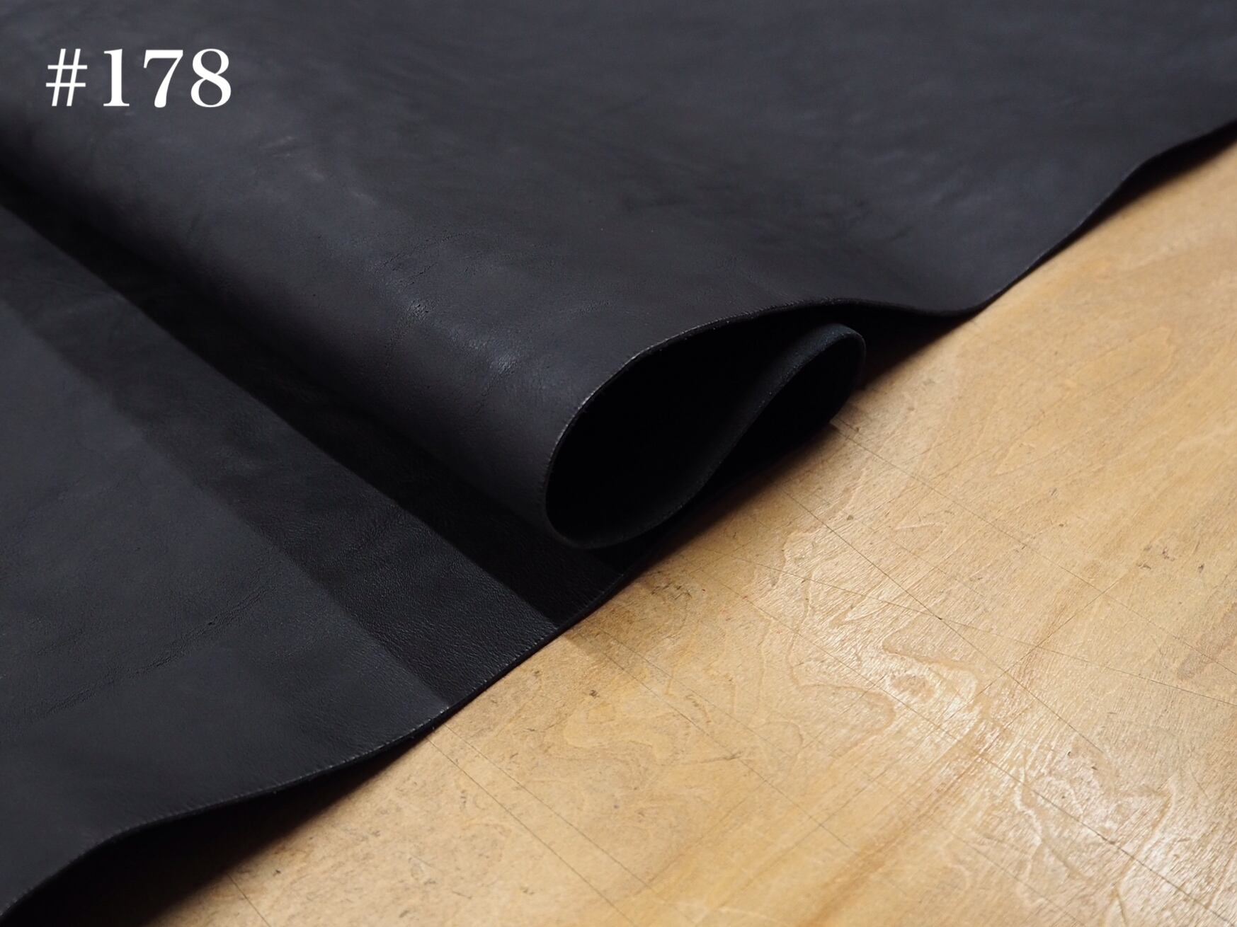 178】 ヌメオイルシュリンク 黒 | LEATHER FACTORY