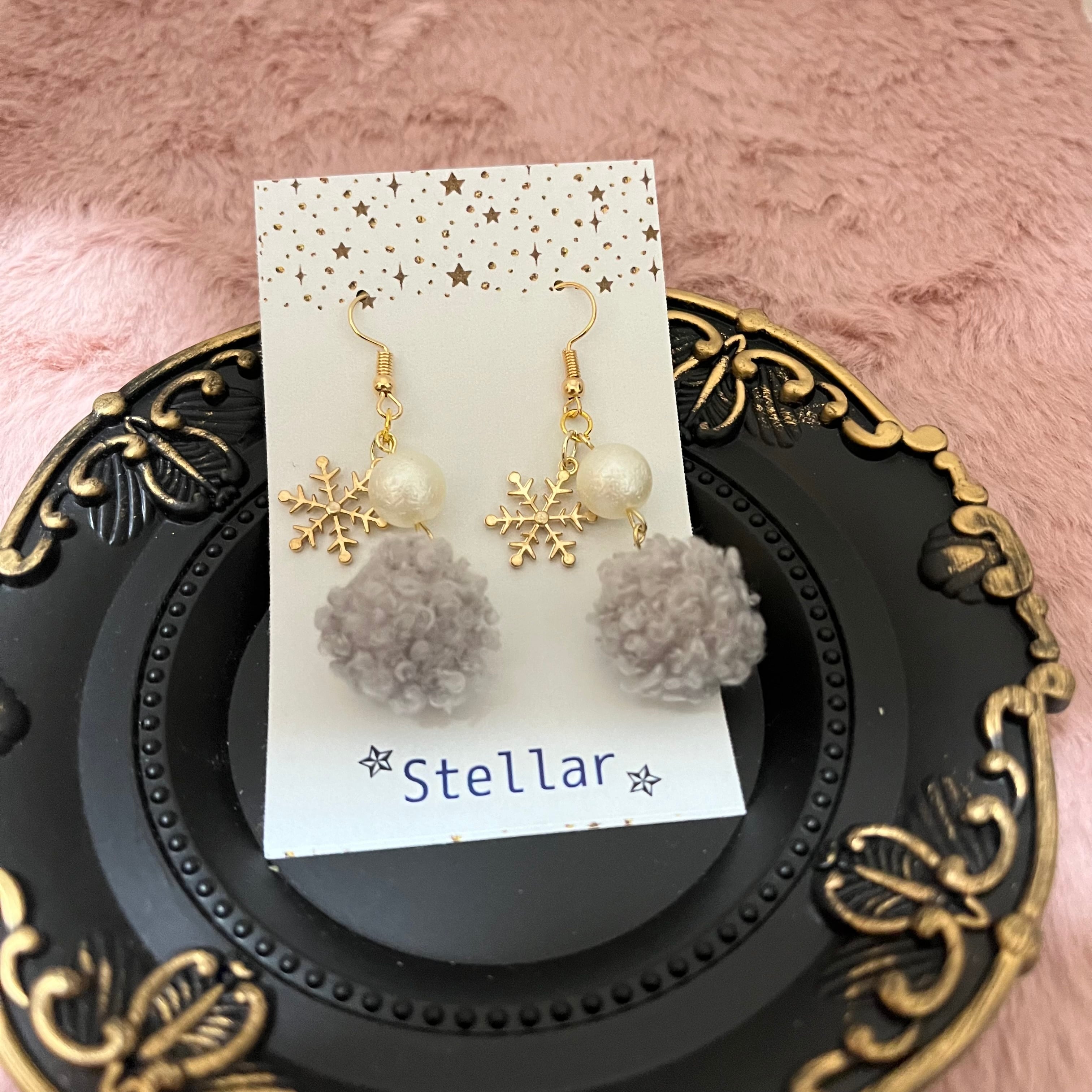 ふわふわポンポン×淡水パール×雪の結晶 ピアス/イヤリング | stellar