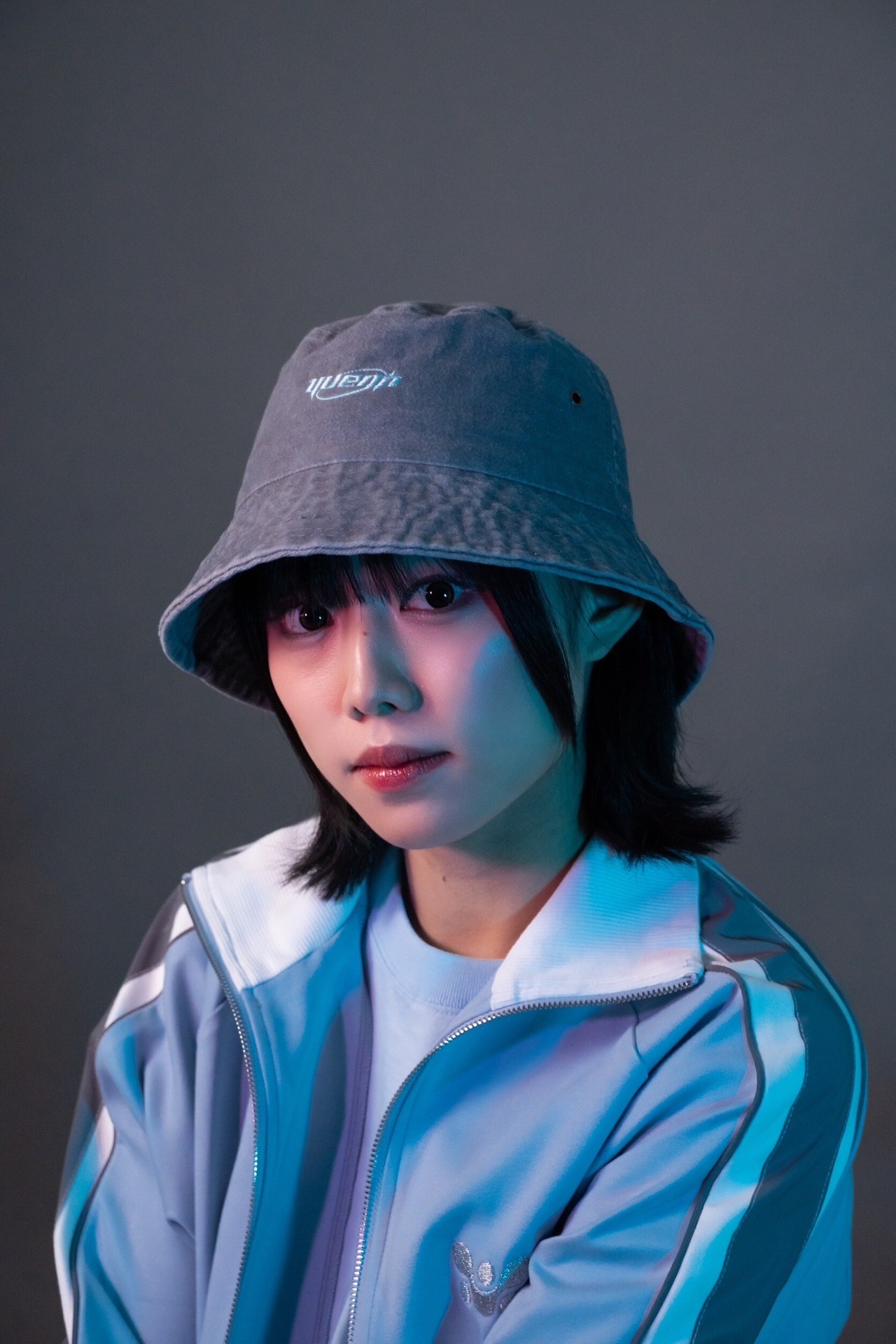 ∴ 冒険のバケット / gray