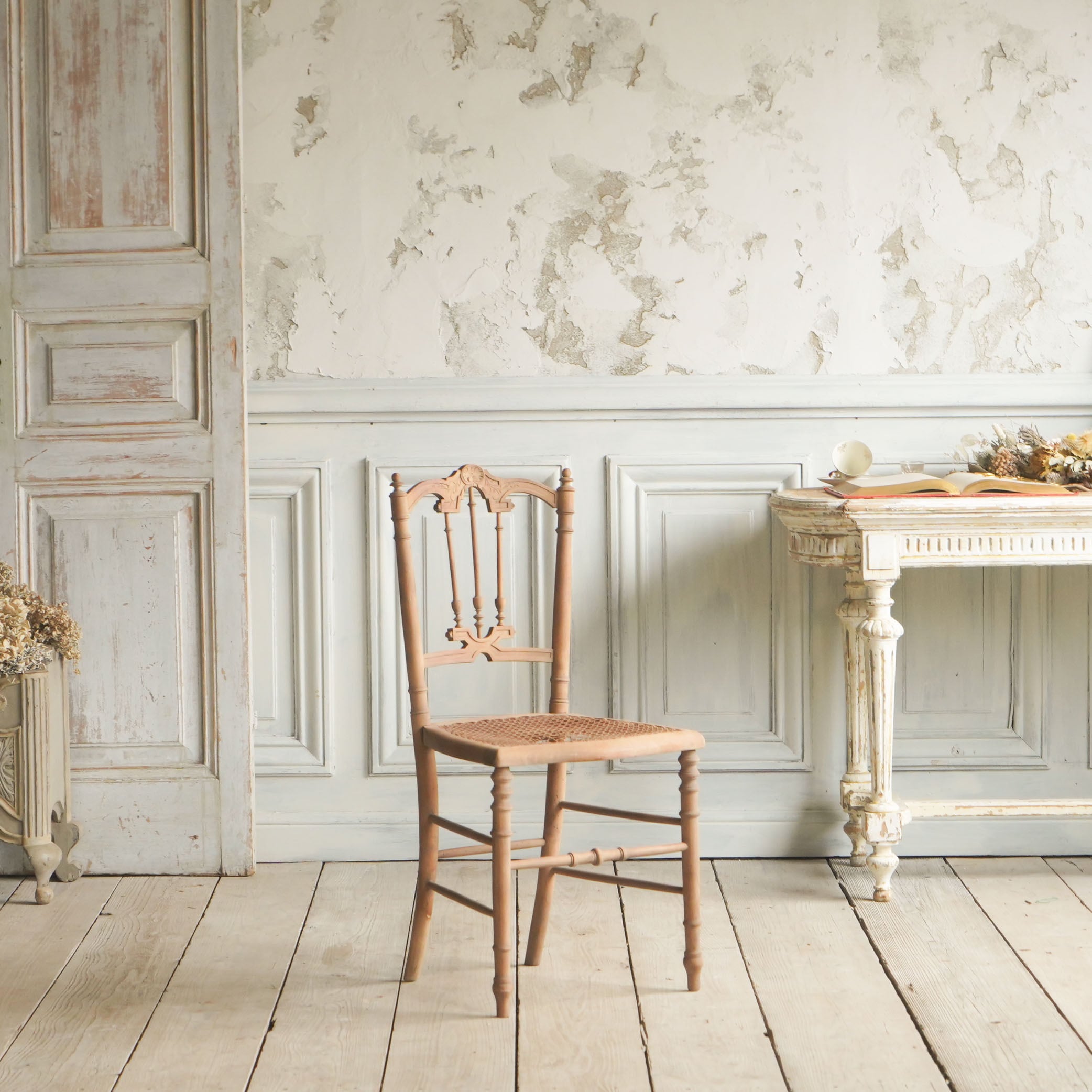 チェア/アンティークチェア/ラタン/ディスプレイ/空間装飾/椅子/イス/剥離/アンティーク