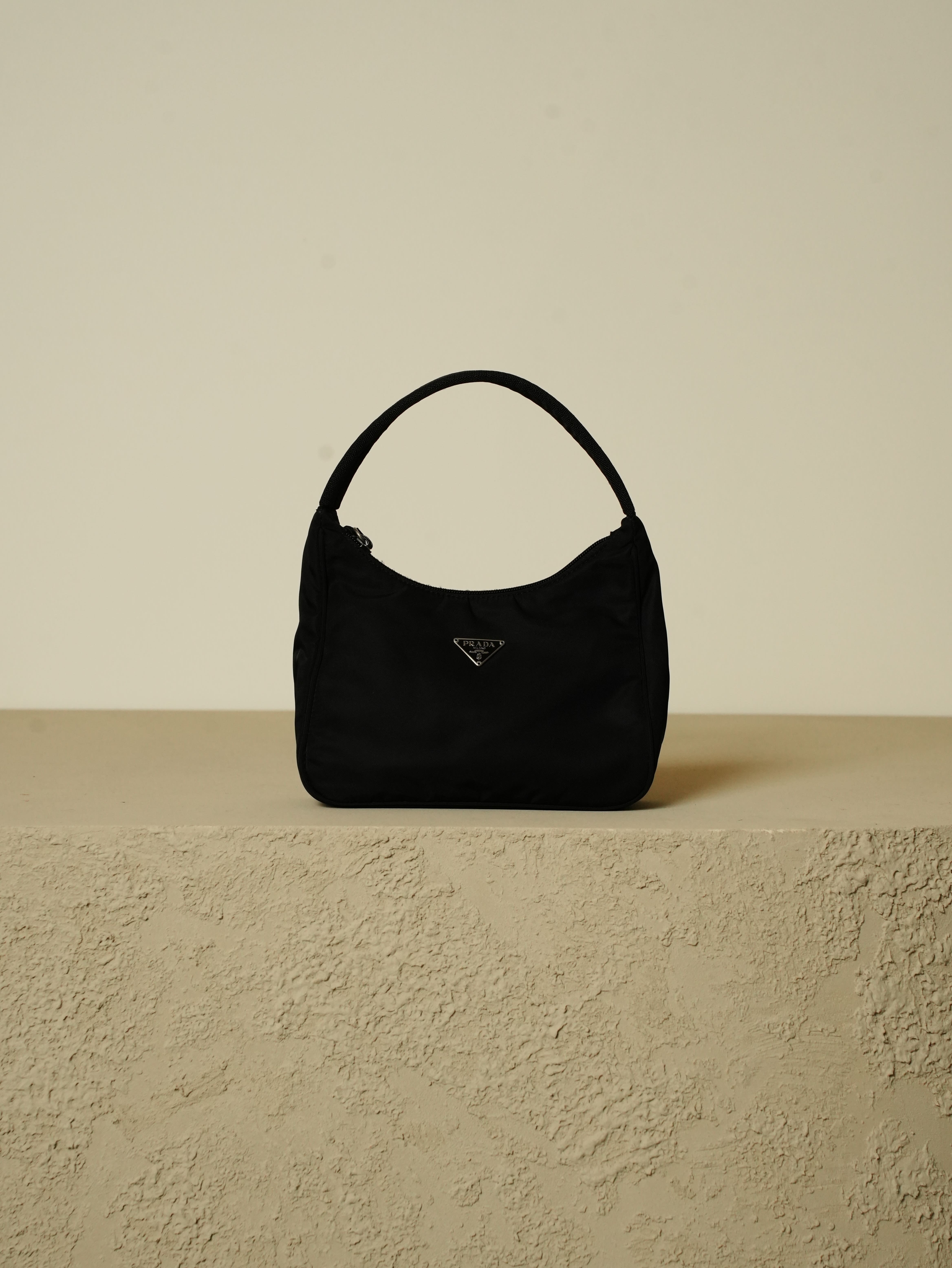 PRADA プラダ 三角ロゴ金具 ナイロン ワンハンドルバッグ | Raum Vintage