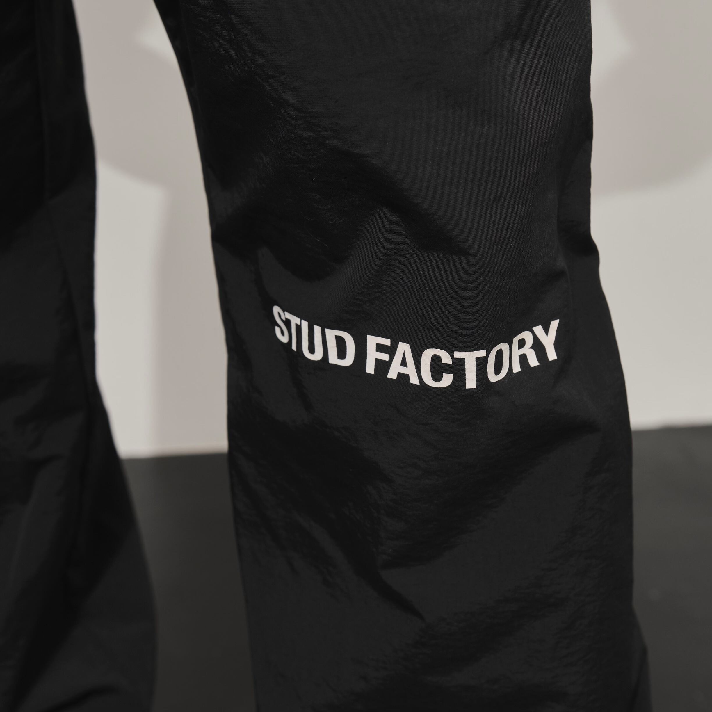 cotton like nylon pants (BLACK) | STUD FACTORY