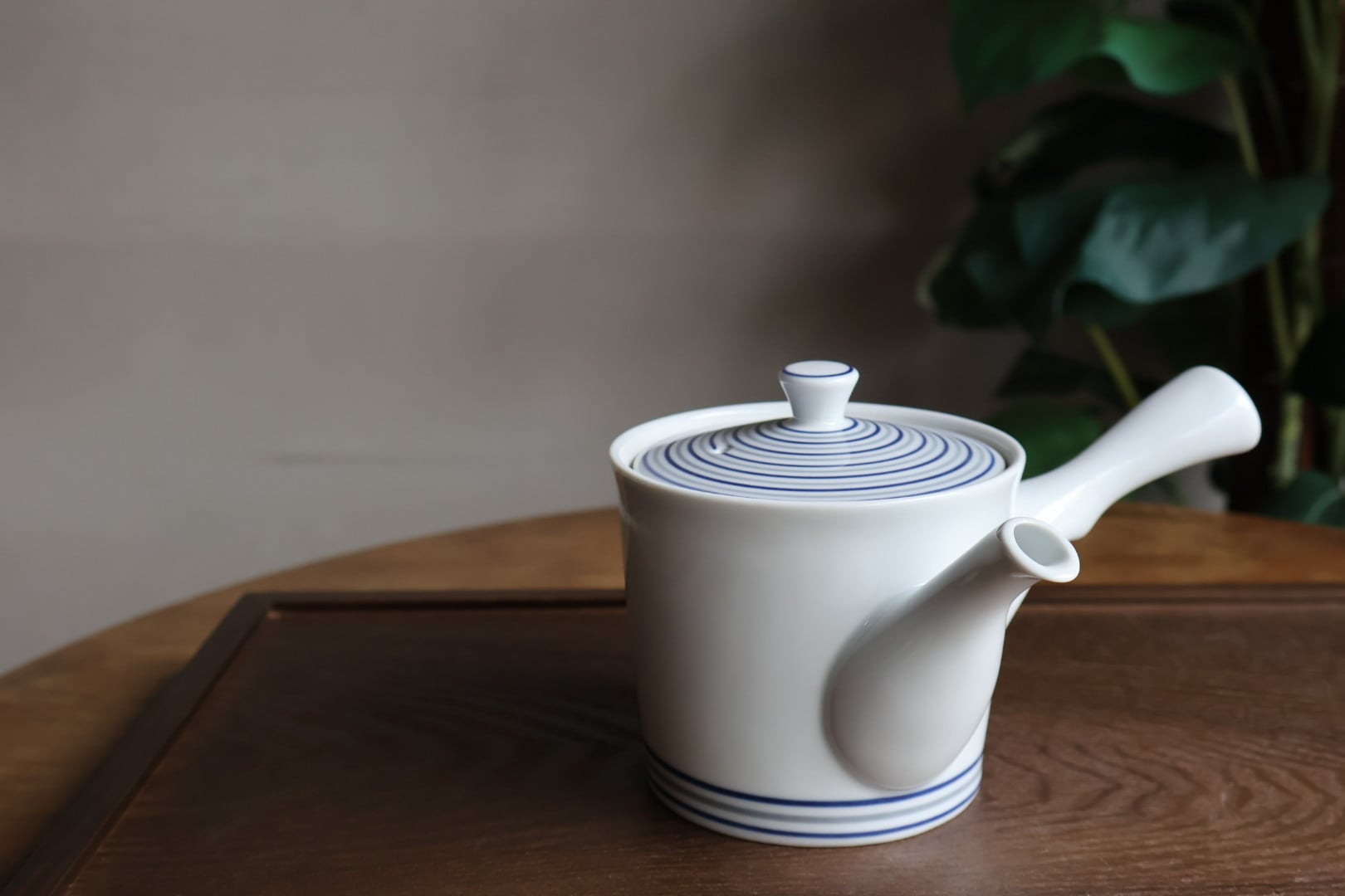 波佐見焼 白磁渦SS中急須 | うつわ通販 土岐陶器店 / ONLINE SHOP