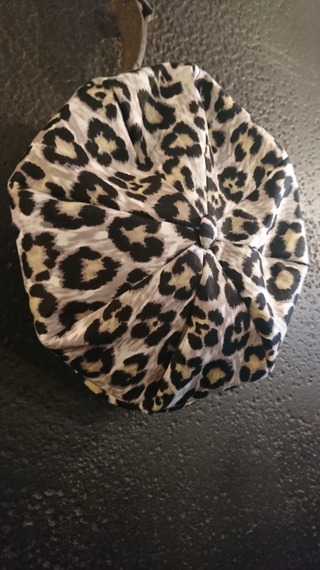 A PUZZLING HOME "LEOPARD CASQUETTE" White Color