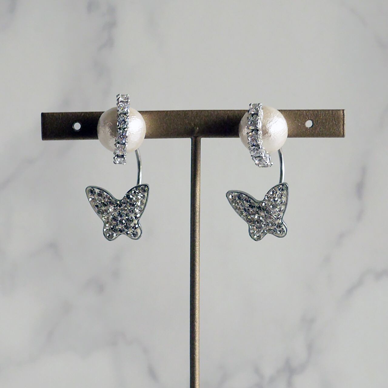 コットンパールのバタフライ バックキャッチ ピアス